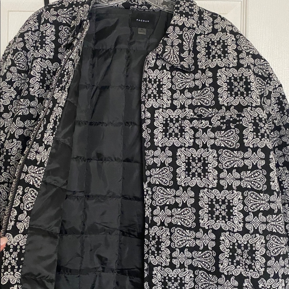 PacSun Black and White Paisley Jacket - Picture 10 of 11
